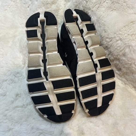 On Cloud 5 Tennis Shoes - Picture 4 of 5